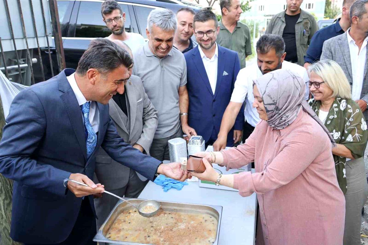 Bilecik Valisi Şefik Aygöl, Pazarcıklılar Derneği\'nin Aşure Etkinliğine Katıldı