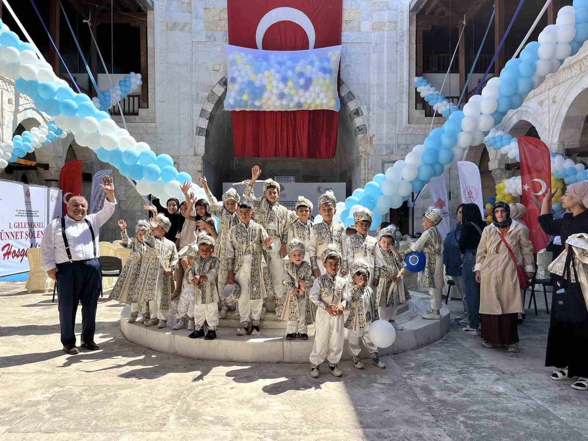 Sivas\'ta 1\'nci Geleneksel Sünnet Şöleni Düzenlendi