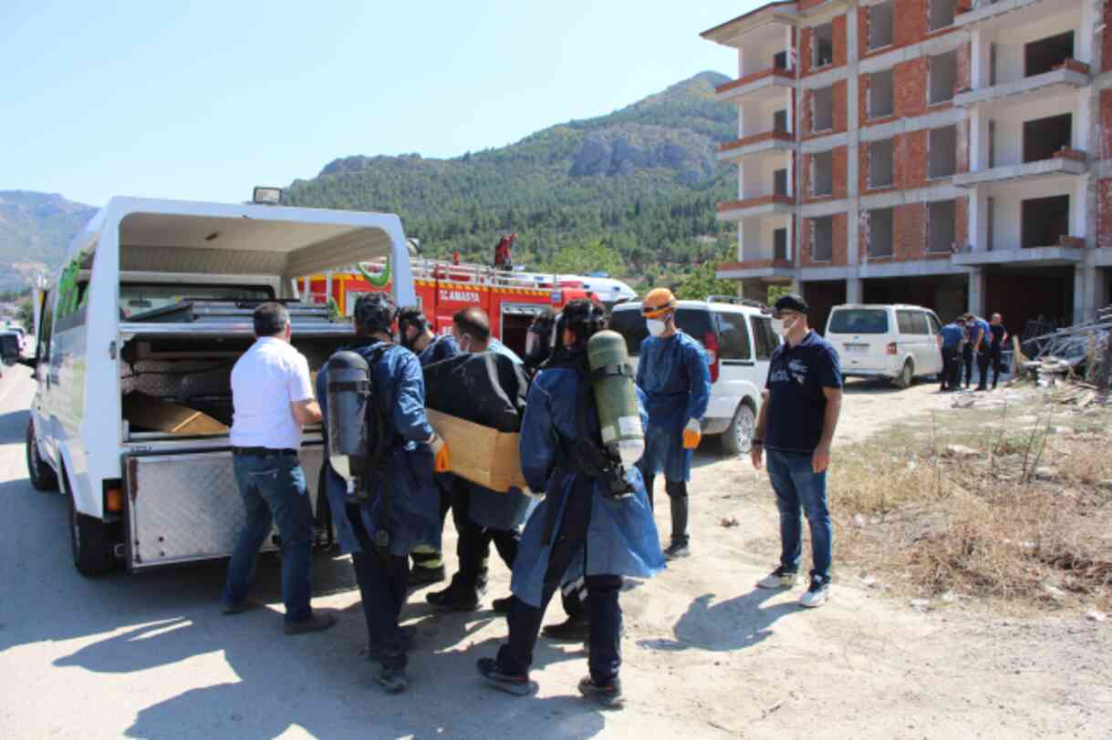 Amasya'da İnşaattan Kötü Kokular Yayılması Üzerine Bulunan Ceset Amasya'da İnşaattan Kötü Kokular Yayılması Üzerine Bulunan Ceset