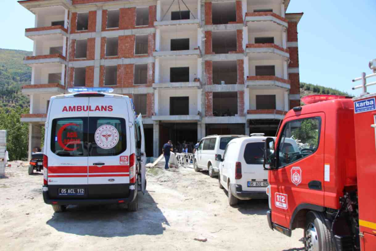 Amasya'da İnşaattan Kötü Kokular Yayılması Üzerine Bulunan Ceset Amasya'da İnşaattan Kötü Kokular Yayılması Üzerine Bulunan Ceset