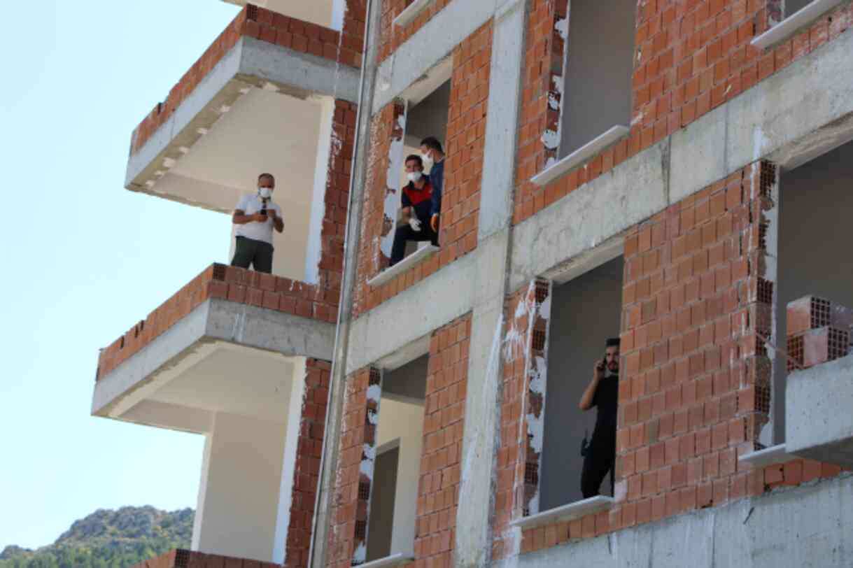 Amasya'da İnşaattan Kötü Kokular Yayılması Üzerine Bulunan Ceset Amasya'da İnşaattan Kötü Kokular Yayılması Üzerine Bulunan Ceset