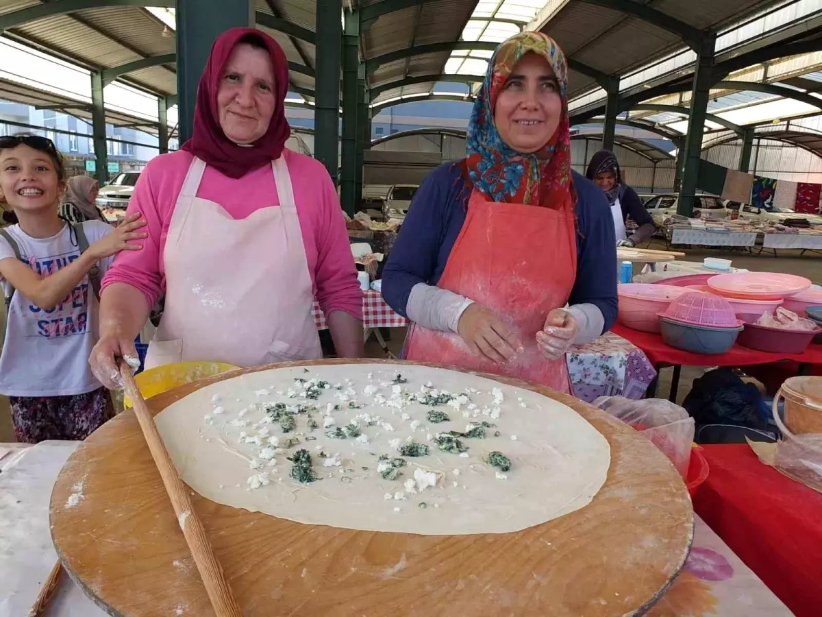 Balıkesir\'de Kadınların El Emekleri İle Kurulan Hanımeli Pazarı İlgi Görüyor