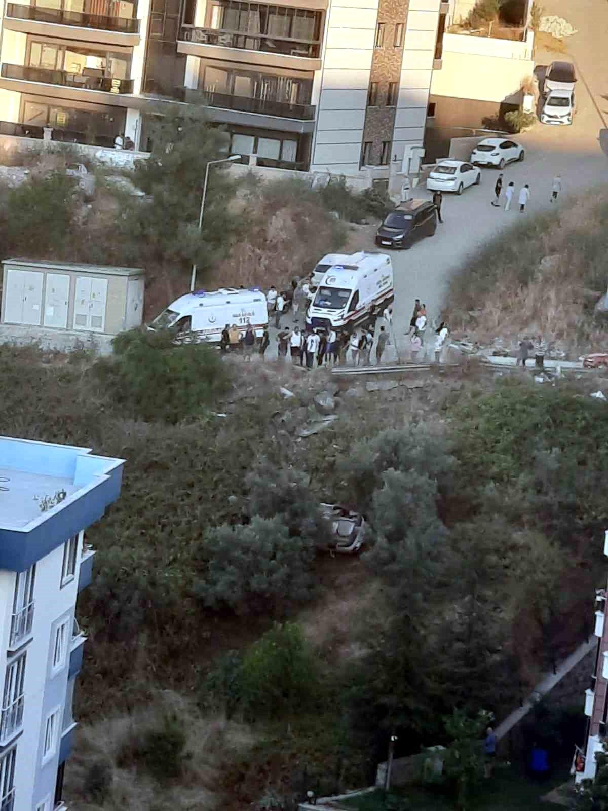 Bursa\'da şarampole uçan araçta 4 kişi yaralandı