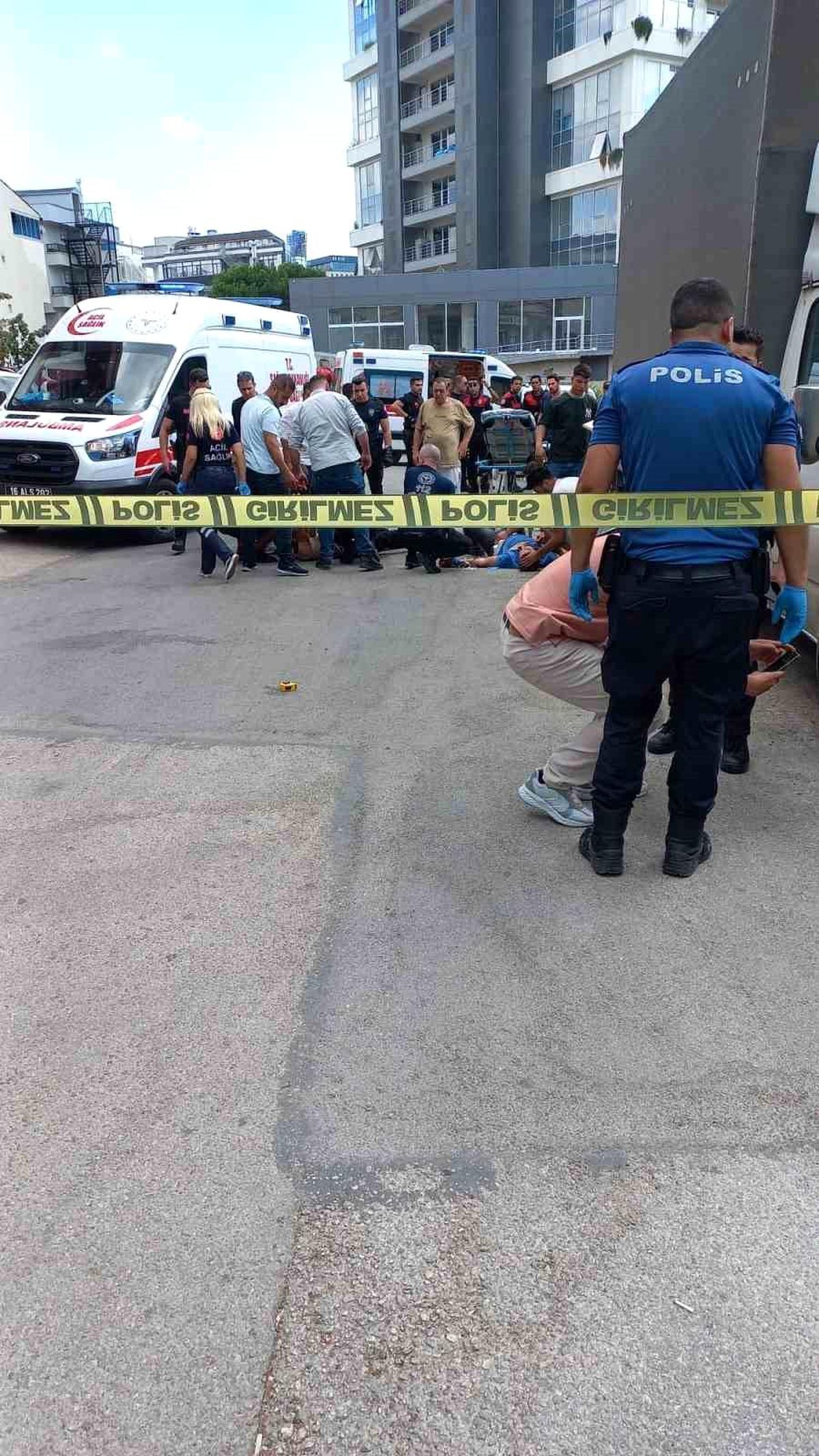 Bursa\'da Oto Yıkamacı ve Su Tesisatçıları Arasında Bıçaklı Kavga: 3 Yaralı