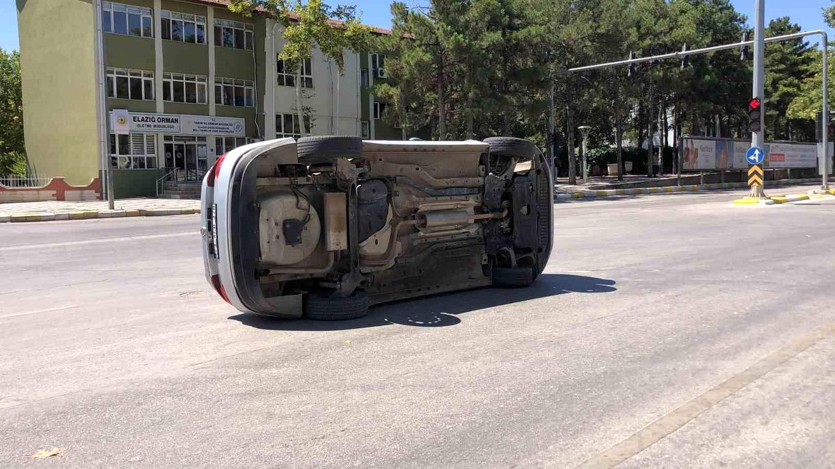 Elazığ\'da Trafik Kazası: Bir Kişi Yaralandı
