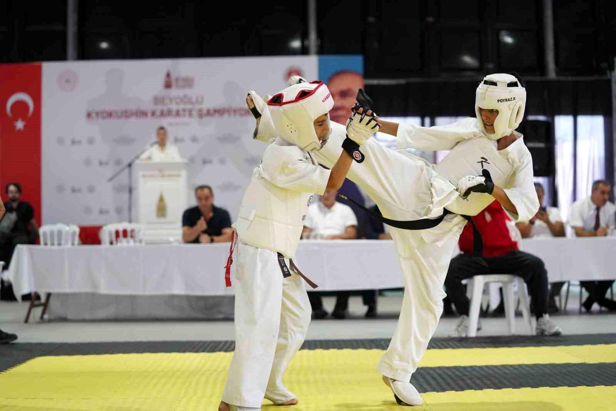 Beyoğlu\'nda düzenlenen Kyokushin Karate Şampiyonası