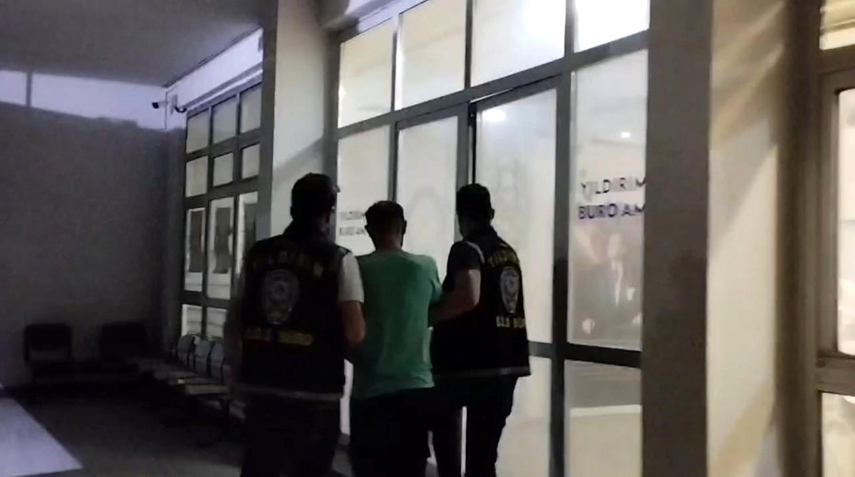 Bursa\'da 31 yıl 20 gün hapis cezası olan hırsız evine gelince yakalandı