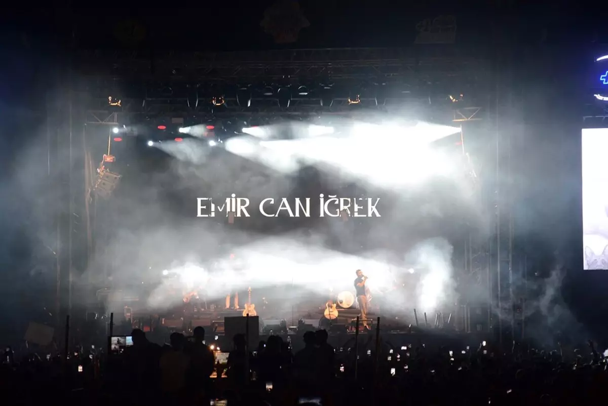 Karadeniz Müzik Festivali\'nde Emir Can İğrek konseri