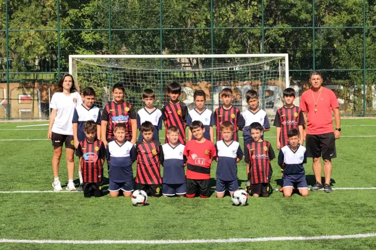 Odunpazarı Belediyesi Spor Yaz Okulları Minik Futbolculara Unutulmaz Deneyim Yaşattı