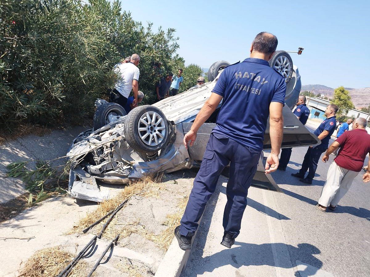 Hatay\'da takla atan otomobildeki 3 kişi yaralandı