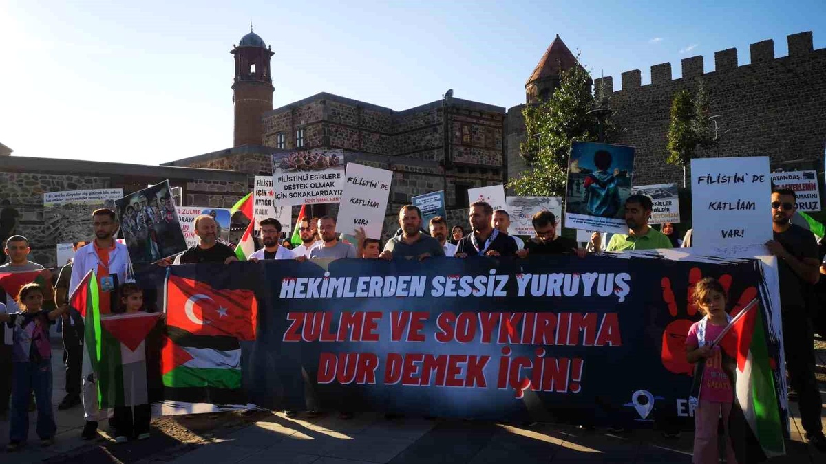 Erzurum\'da İsrail\'in Gazze\'ye saldırılarını protesto eden sağlıkçılar 39 haftadır sessiz yürüyüş düzenliyor