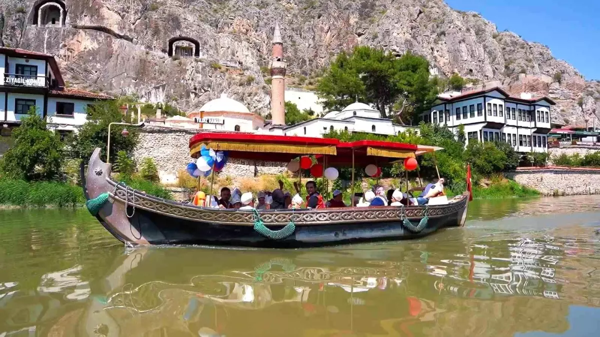 Amasya\'da Sultan II. Bayezid Vakfı\'nın düzenlediği sünnet şöleni