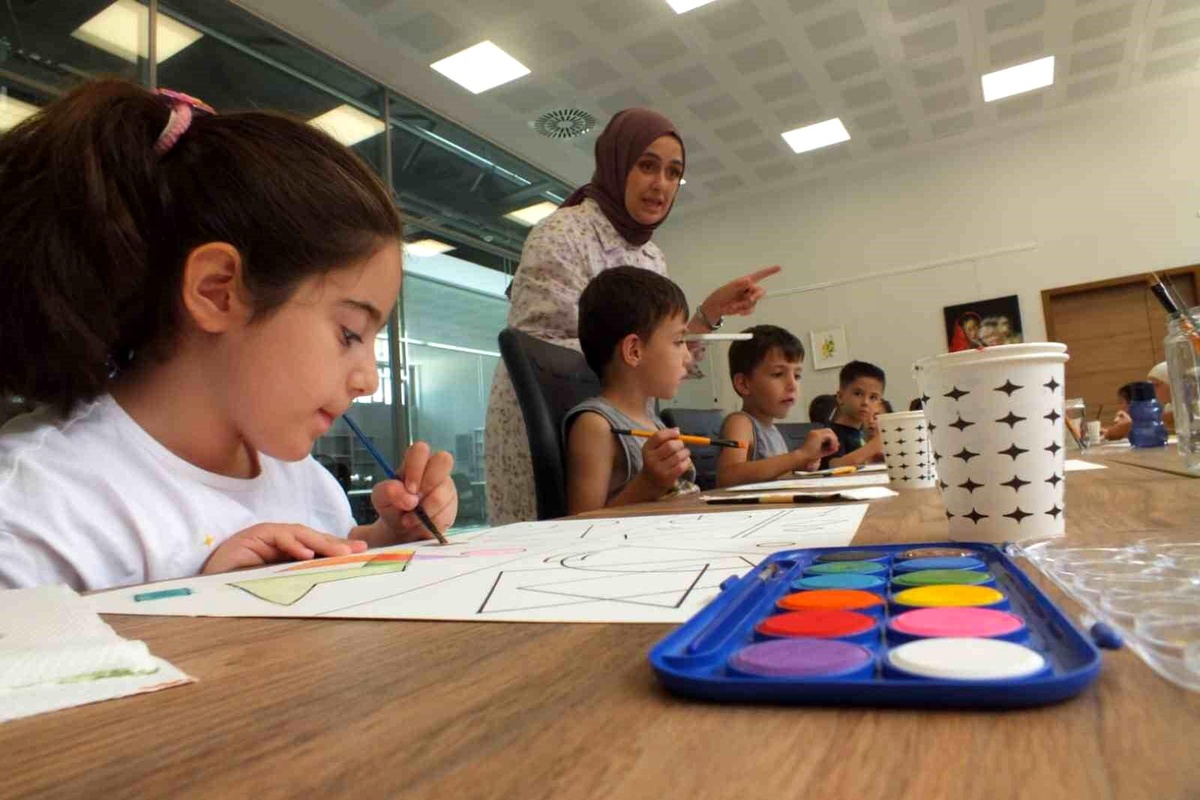 Kocaeli\'de Çocuklar İçin Yaz Sanat Atölyeleri Düzenlendi