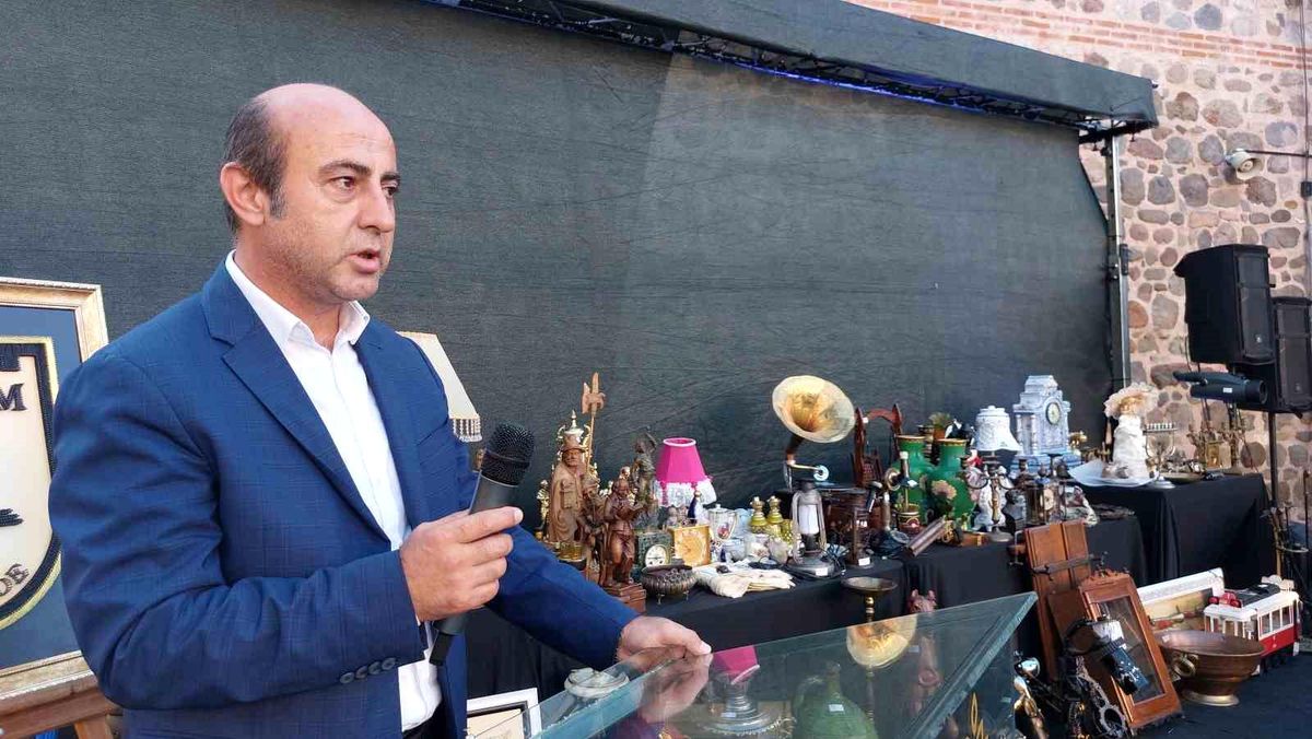 Samsun\'da Sokak Hayvanları Yararına Antika Müzayedesi Düzenlendi