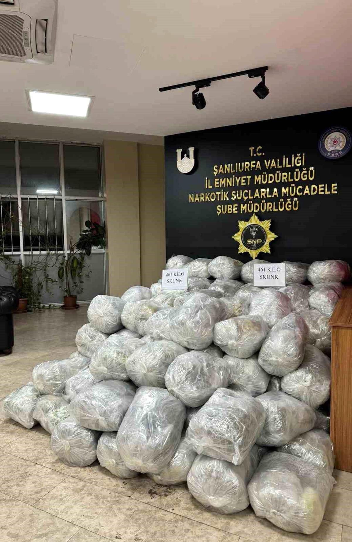 Şanlıurfa\'da 461 Kilogram Skunk Maddesi Ele Geçirildi