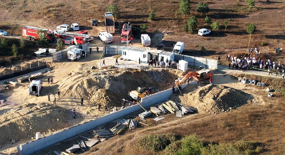 Tuzla\'da göçük altındaki 2 işçinin cansız bedenine ulaşıldı