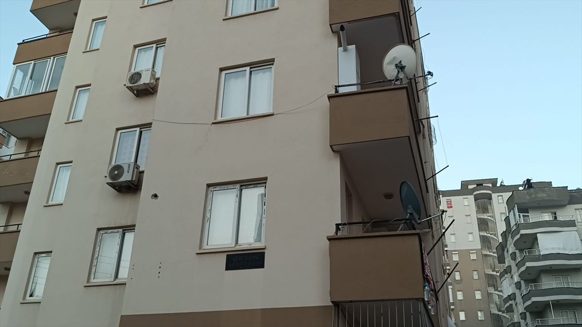Adana\'da Evinden Düşen Kişi Hayatını Kaybetti