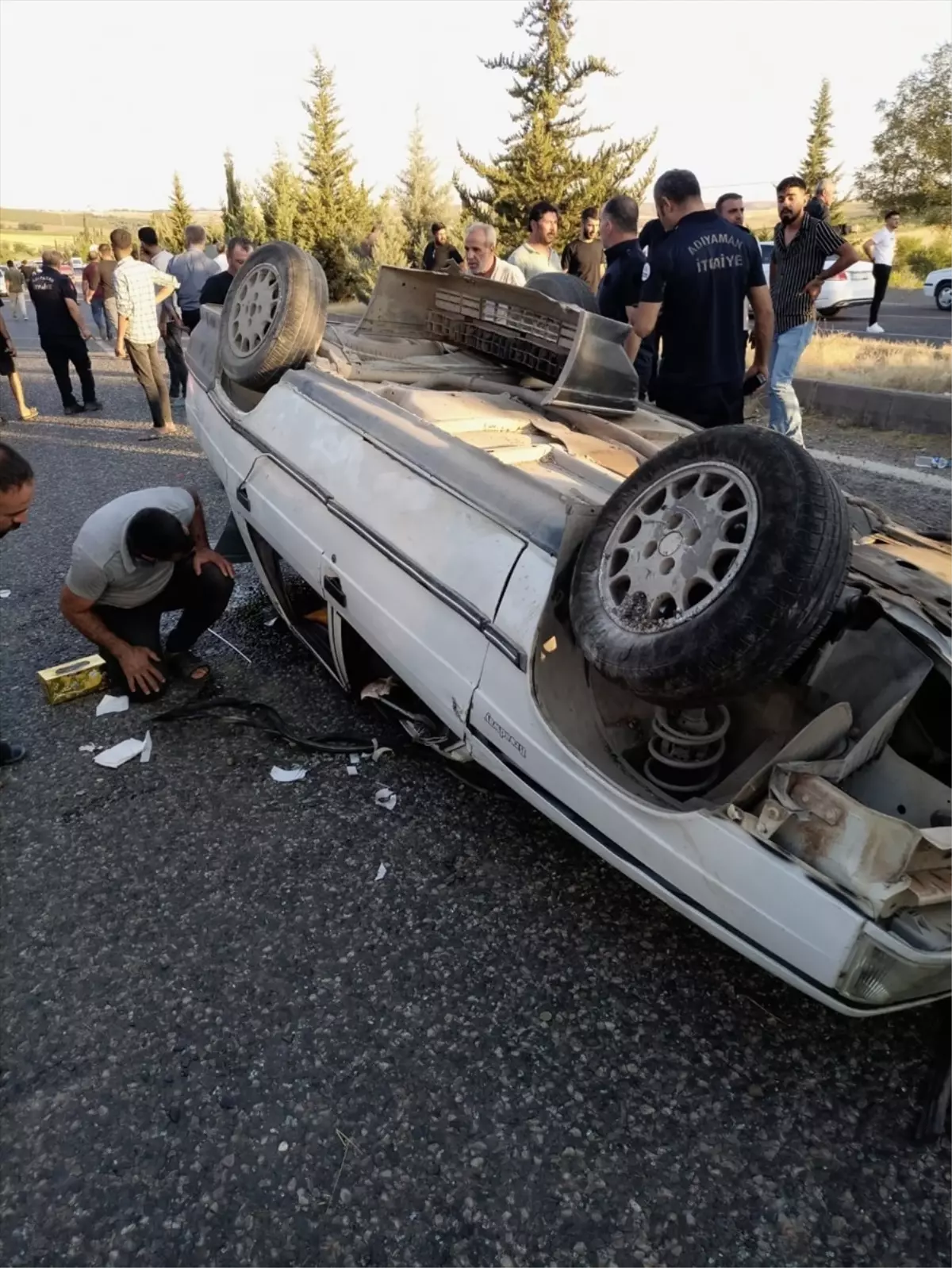 Adıyaman\'da Otomobil Devrildi: 2 Kişi Yaralandı