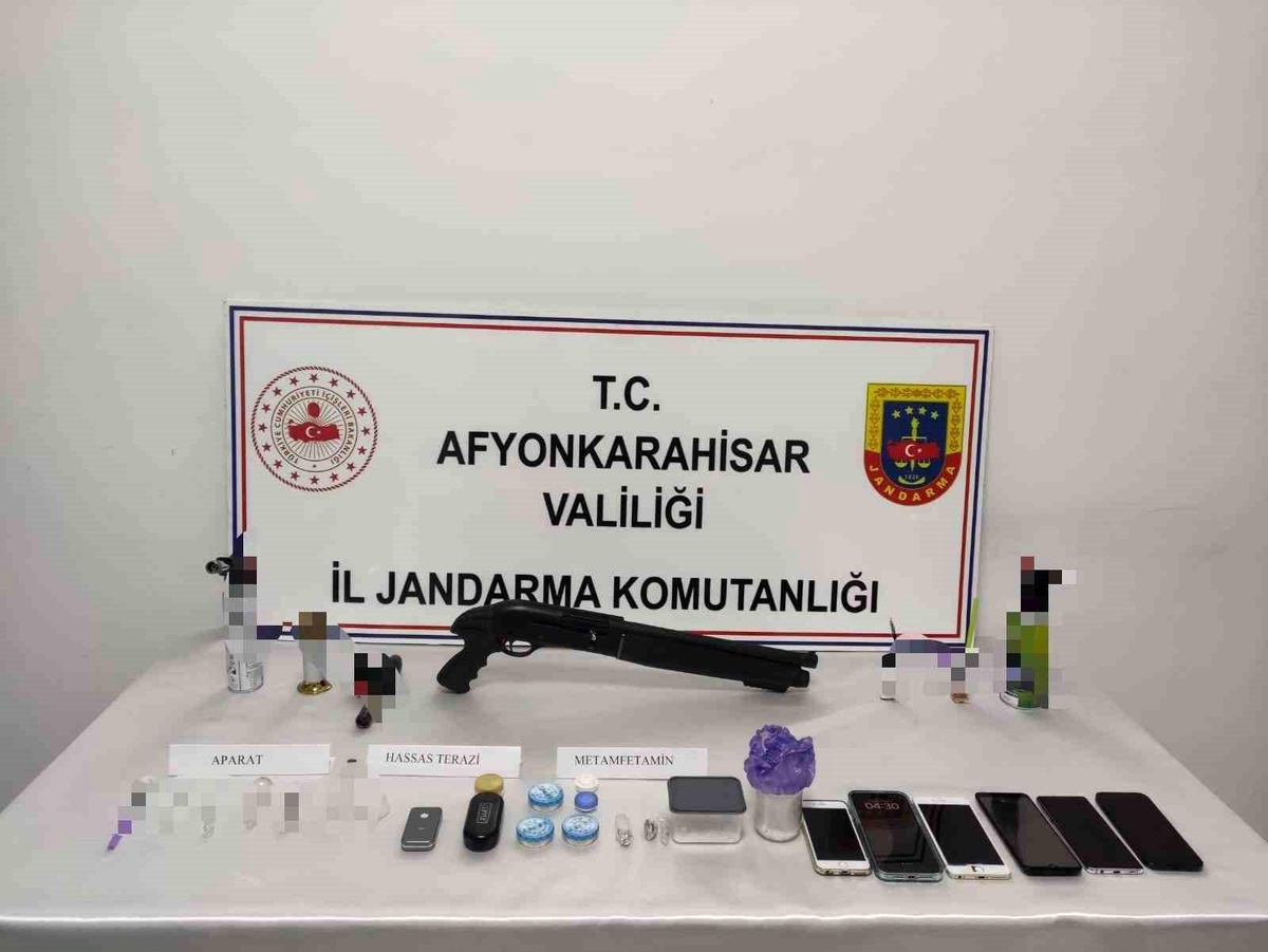 Afyonkarahisar\'da Uyuşturucu Ticareti Yapan 4 Şüpheli Yakalandı