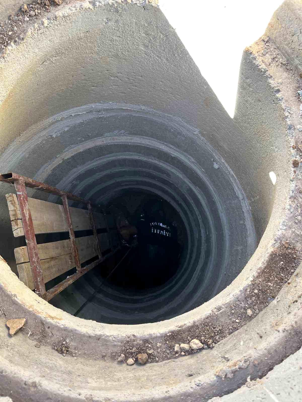 Adıyaman\'da Alt Yapı Kanalına Düşen Keçi Kurtarıldı