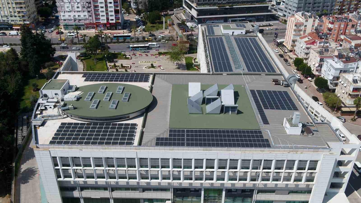 Antalya Büyükşehir Belediyesi Güneş Enerjisi Santralleri ile Enerji Tüketiminin Yüzde 39\'unu Karşılıyor