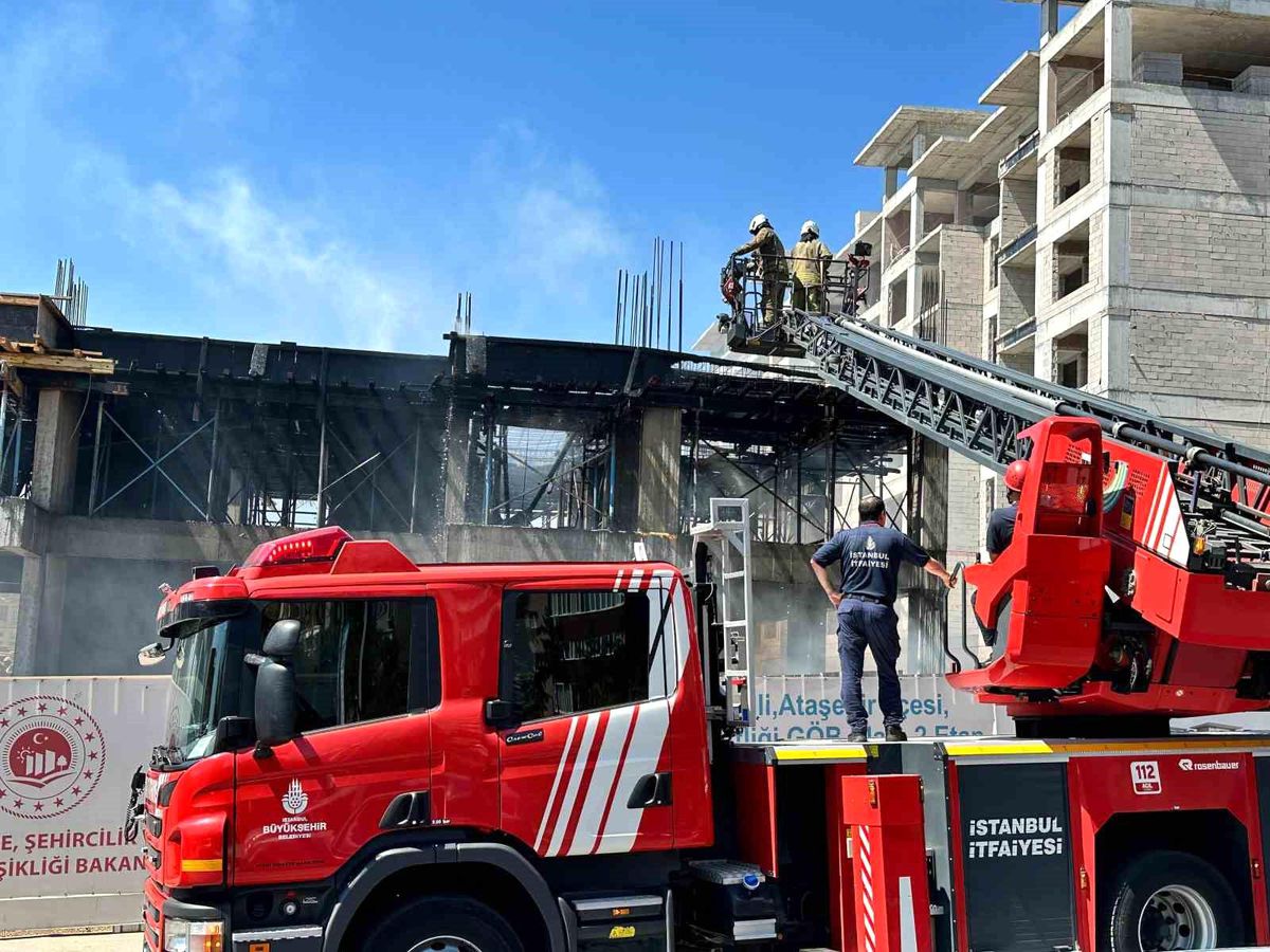 Ataşehir\'deki İnşaat Şantiyesinde Yangın Çıktı