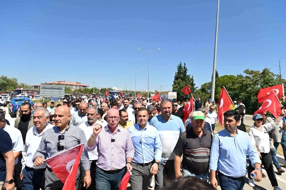 Balıkesir Büyükşehir Belediye Başkanı Ahmet Akın, Domates Üreticilerinin Eylemine Destek Verdi