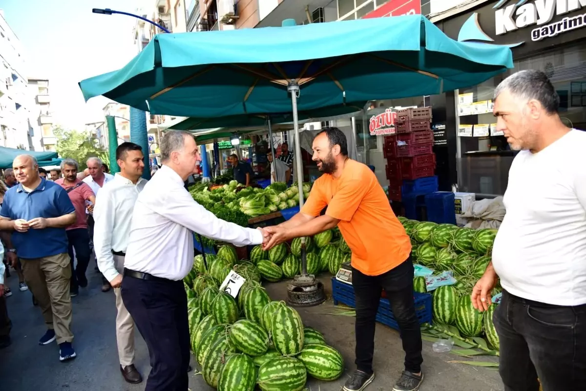 Yunusemre Belediye Başkanı Karaköy Pazarında Esnaf Ziyareti Yaptı