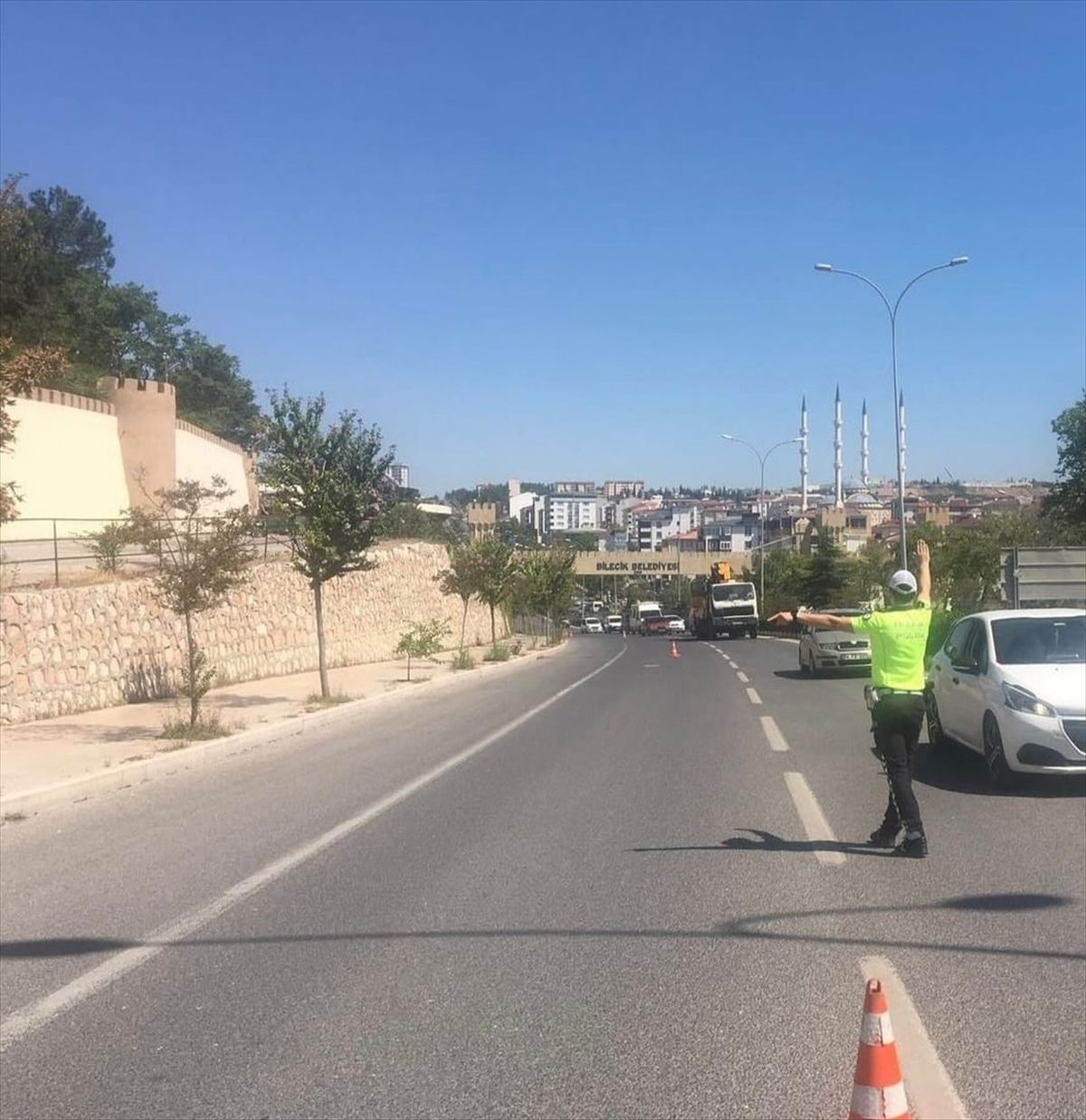 Bilecik\'te Dronla Yapılan Trafik Denetimlerinde 181 Araç Sürücüsüne Cezai İşlem Uygulandı