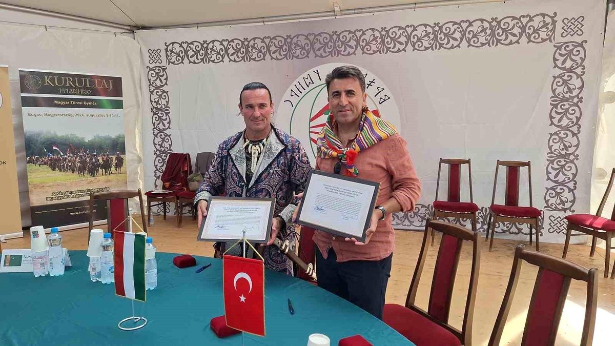 Vali Şefik Aygöl ve Macar Turan Vakfı Başkanı Andras Zsolt Biro arasında \'Ortak Kültür Organizasyon İş Birliği Sözleşmesi\' imzalandı