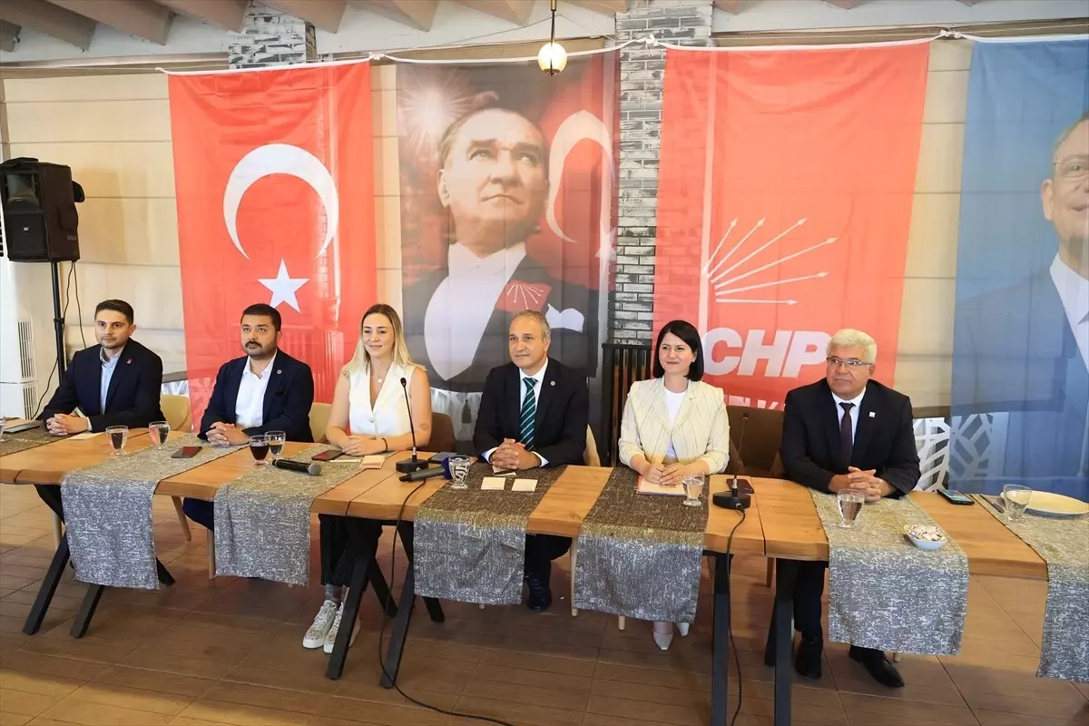 CHP Genel Başkan Yardımcısı Suat Özçağdaş, Edirne\'de eğitimcilerle bir araya geldi