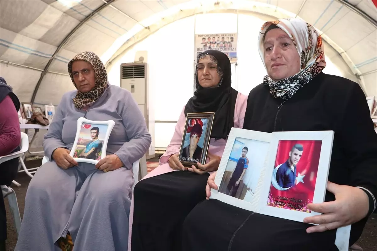Diyarbakır Anneleri, Çocuklarına Kavuşmak İçin Oturma Eylemi Yapıyor