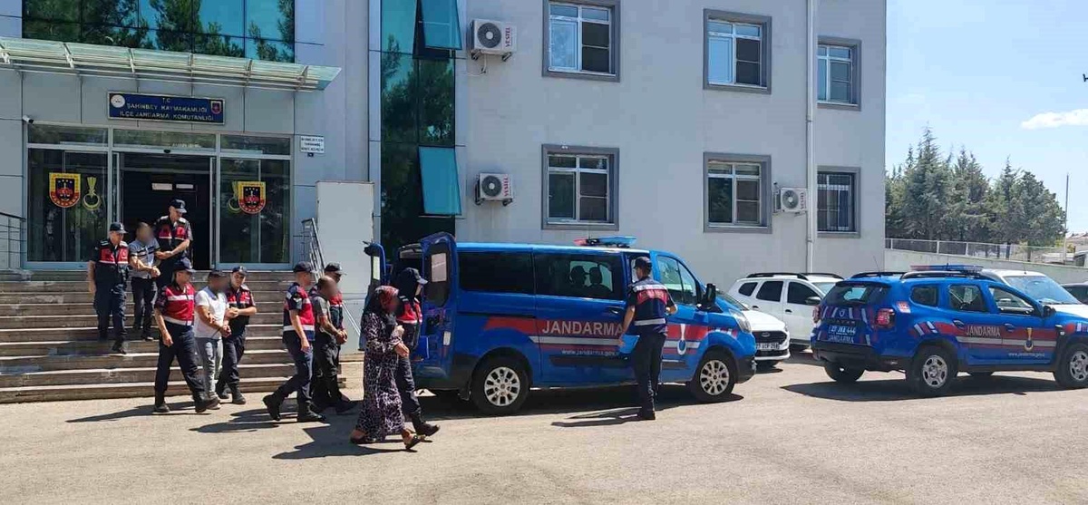 Gaziantep\'te Göçmen Kaçakçılığı Operasyonunda 4 Şüpheli Yakalandı