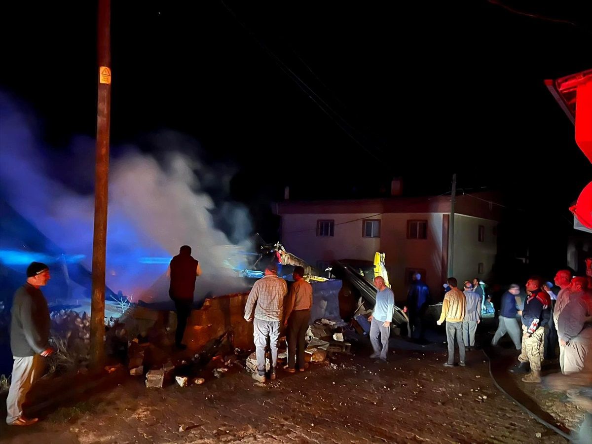 Gümüşhane\'de çıkan yangında 10 ev, ahır ve samanlık zarar gördü