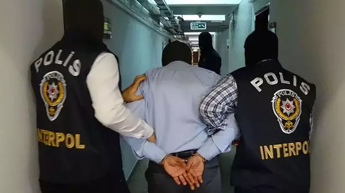 Interpol tarafından kırmızı bültenle Almanya\'da aranıyordu, Antalya\'da yakalandı