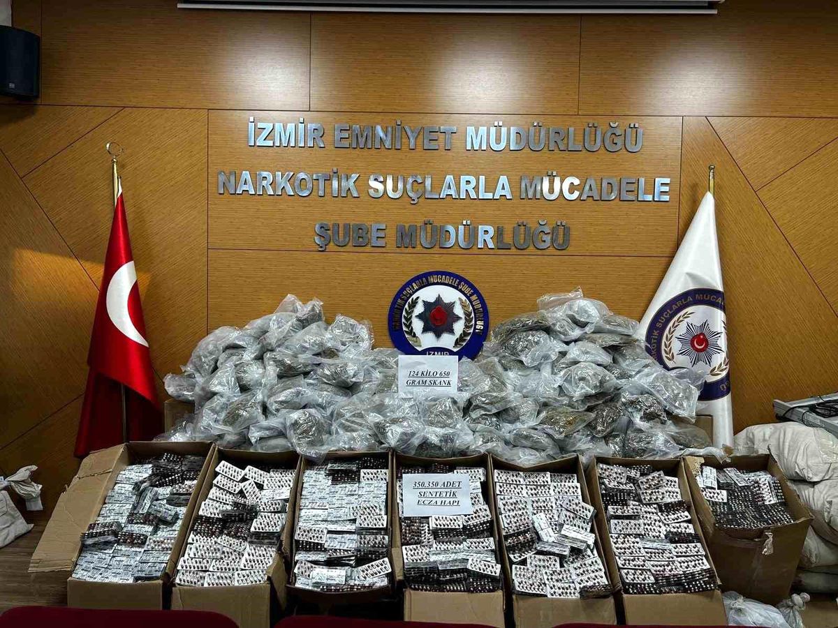 İzmir\'de büyük uyuşturucu operasyonu: 124 kilogram esrar ve 350 bin sentetik hap ele geçirildi