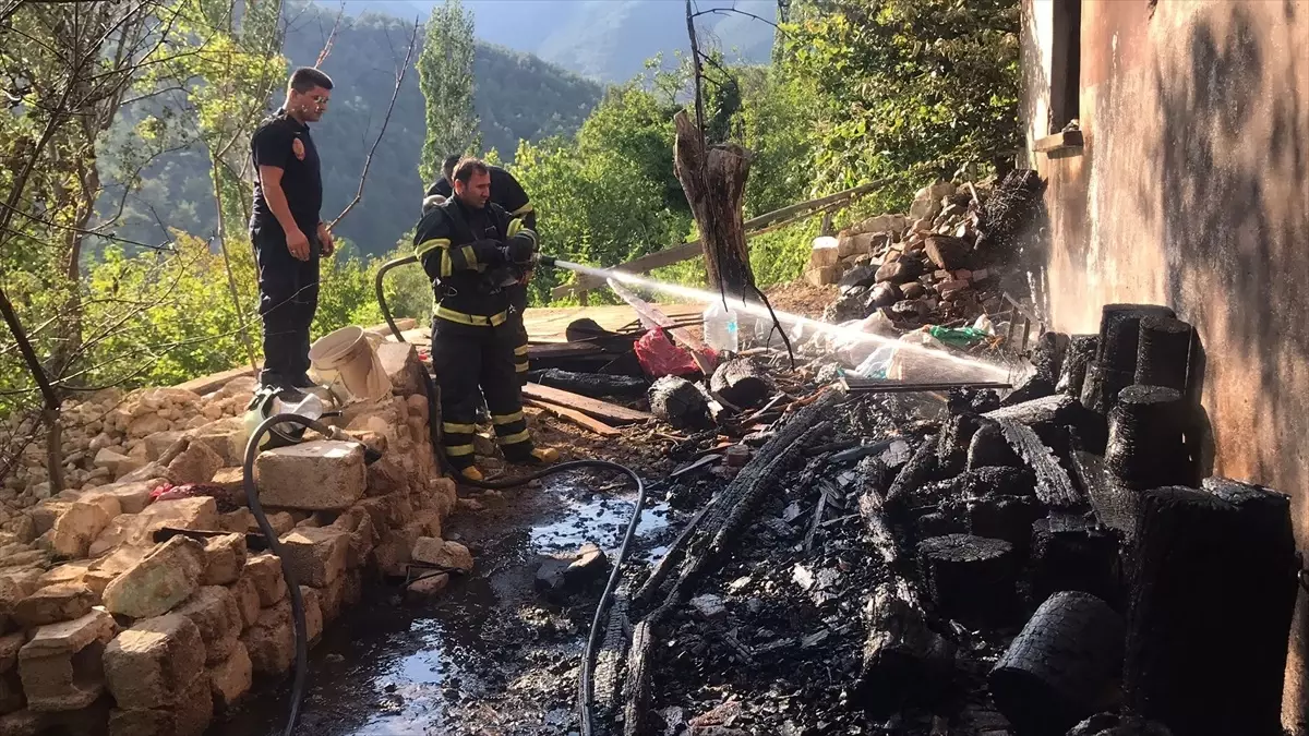 Karabük\'te bir evin bahçesinde çıkan yangın söndürüldü