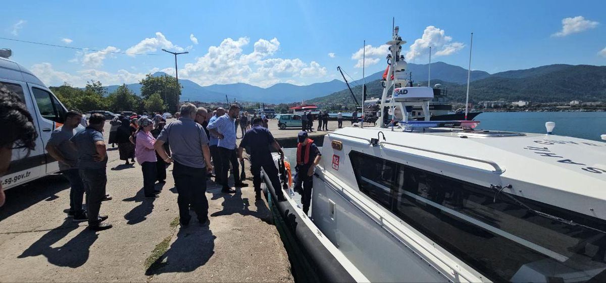 Kastamonu\'da Tekne Batması: Kaybolan 3 Vatandaşın Yakınları Umutla Bekliyor