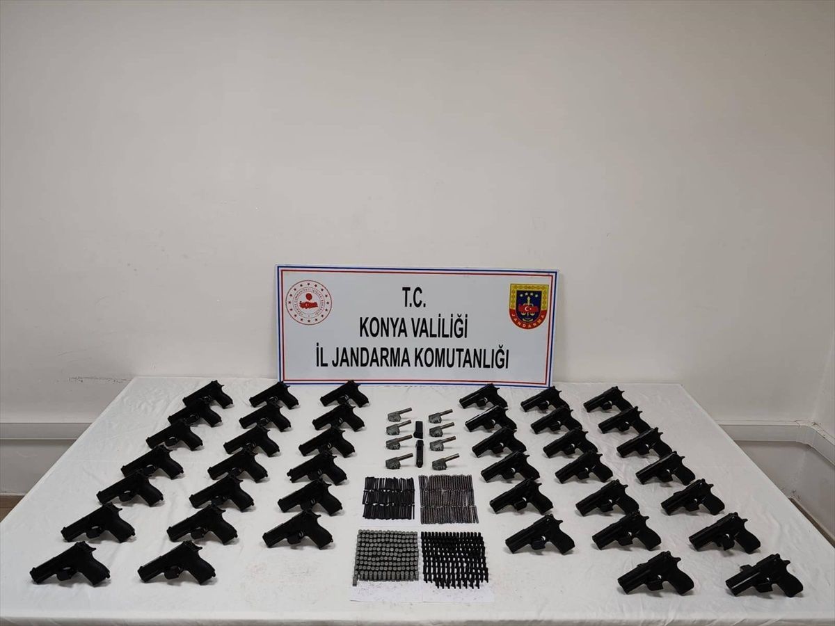 Beyşehir\'de 40 Ruhsatsız Tabanca Ele Geçirildi