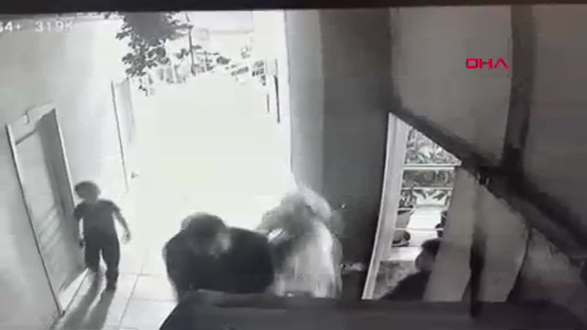 Düğünde kaybolan çocuk babası tarafından havaya fırlatıldı