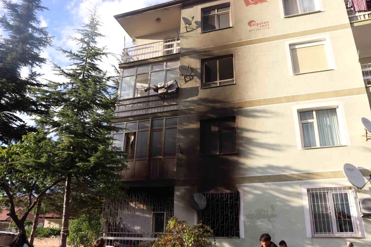 Kayseri\'de çocuğun çakmakla oynaması sonucu yangın çıktı
