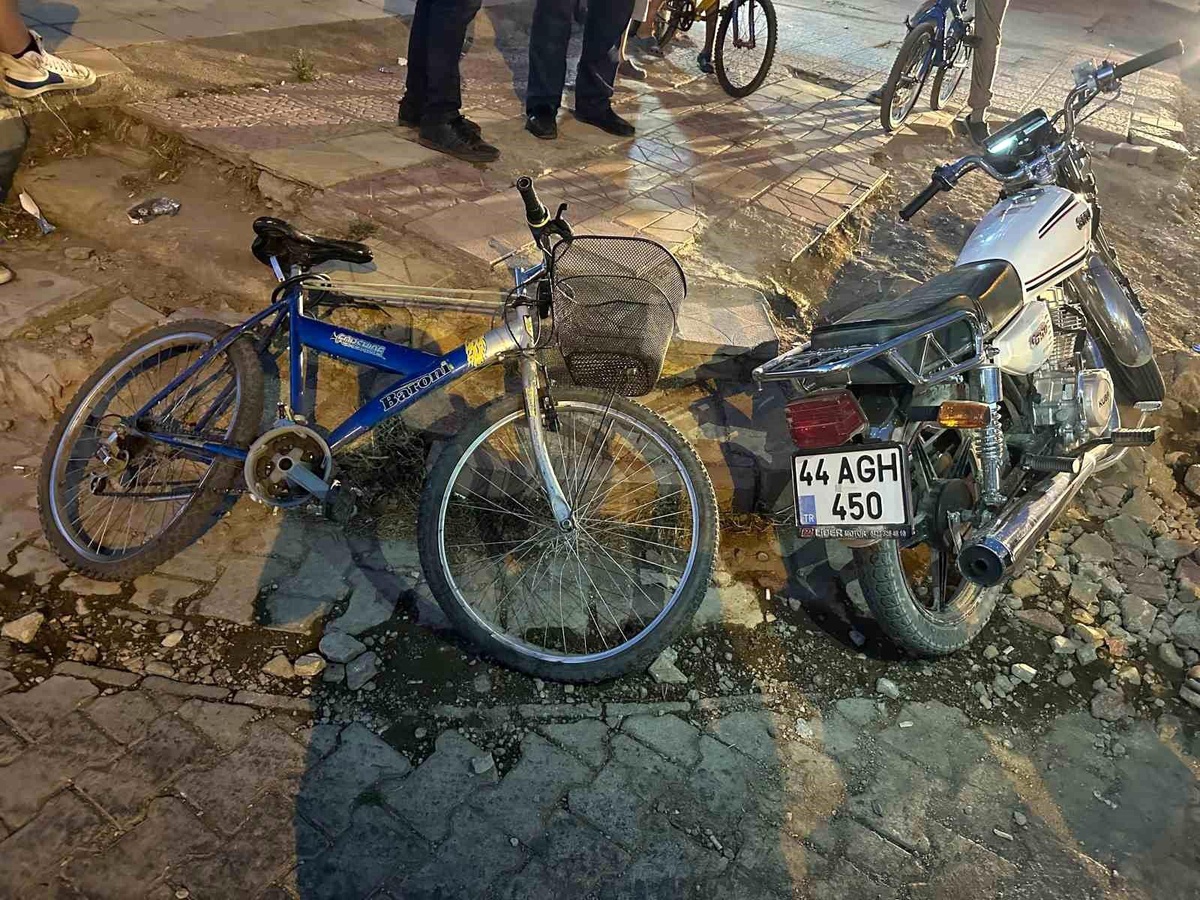 Malatya\'da bisiklet ile motosiklet çarpıştı: 2 yaralı