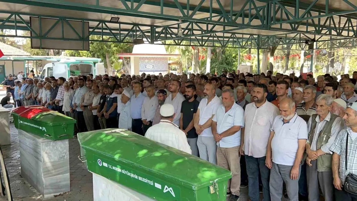 Tarsus\'ta çıkan yol verme kavgasında ölenler toprağa verildi