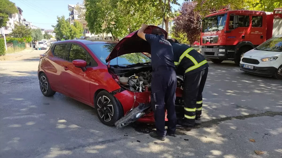 Bursa\'da Otomobil Çarpışması: 1 Yaralı