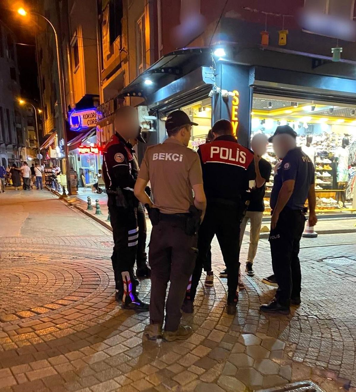 Eskişehir\'de \'Barlar Sokağı\' Denetimi: 109 Kişinin Kimlik Bilgileri Sorgulandı