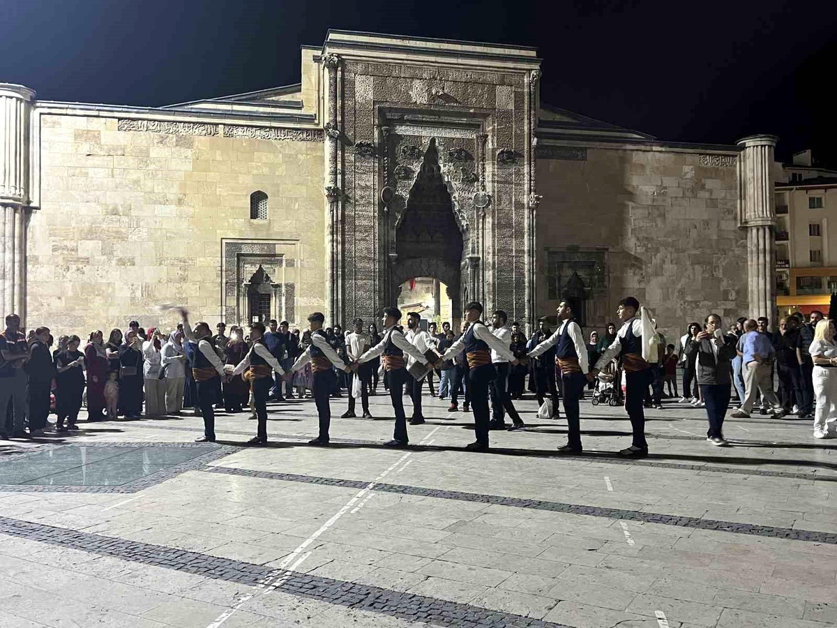 Gurbetçiler Sivas\'ta Davul Zurna İle Karşılandı