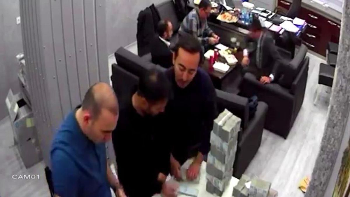 CHP İstanbul İl Başkanlığı\'nda \'para sayma\' görüntülerine ilişkin 22 sanık hakim karşısına çıkacak