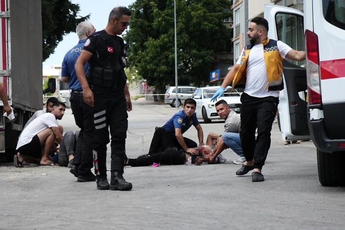 Bursa\'da Oto Yıkamacı ve Su Tesisatçıları Arasında Bıçaklı Kavga: 1 Ölü, 5 Yaralı