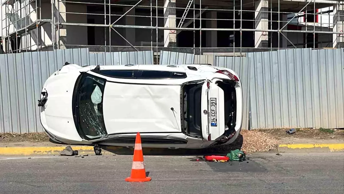 Kocaeli\'de vince çarparak takla atan otomobilde sürücü burnu bile kanamadan kurtuldu