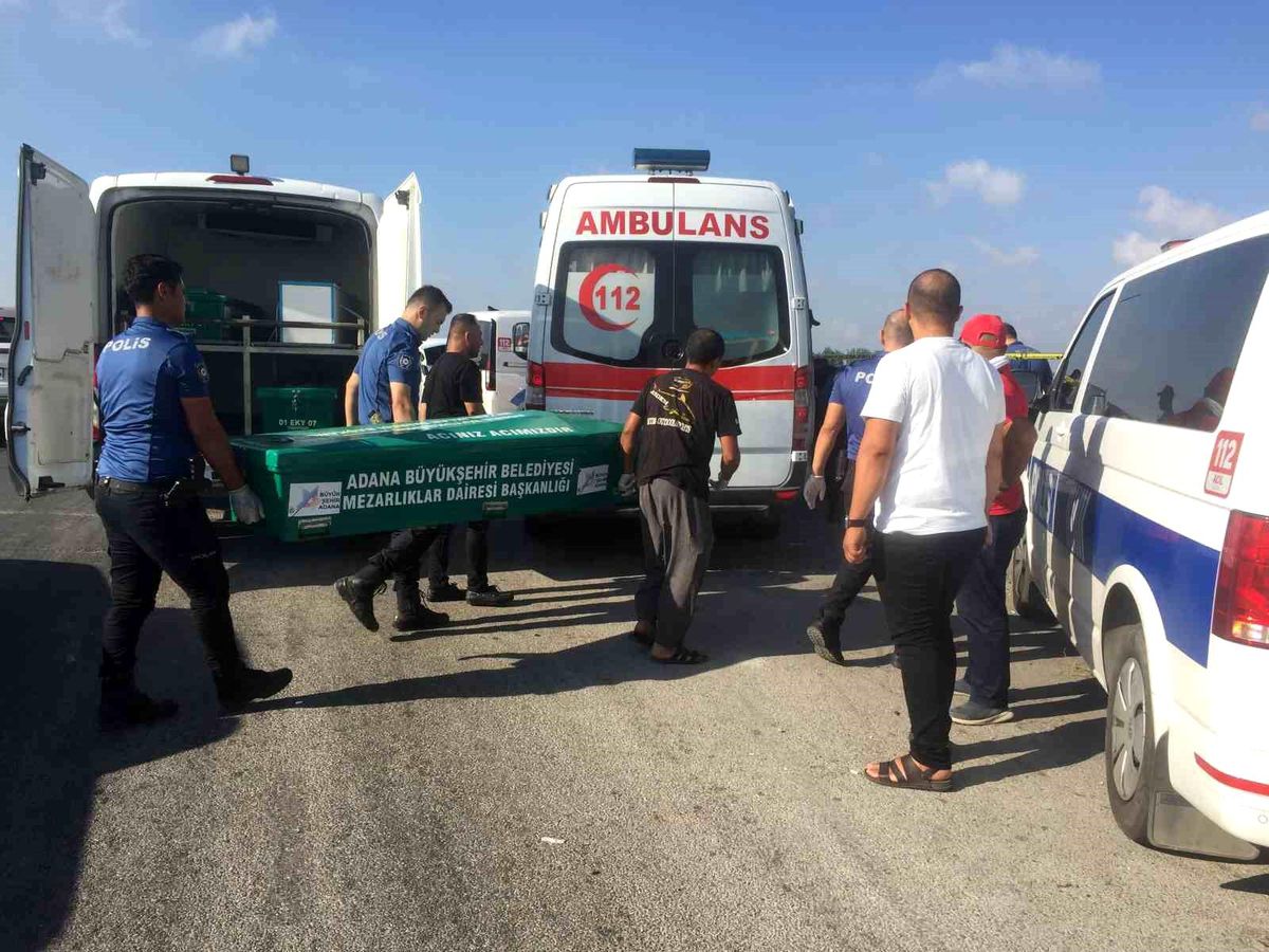 Adana\'da Motosiklet Kazası: İki Genç Hayatını Kaybetti